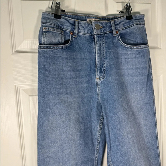 ASOS High Waisted Medium Wash Cropped Mom Jeans Size 28 / 6 - Picture 2 of 8